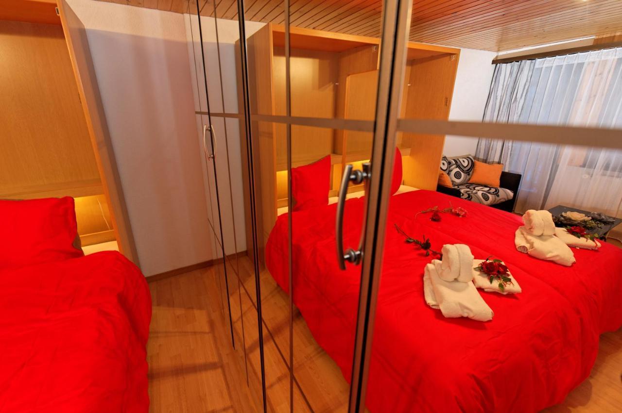 Haus Waldheim Grachen Apartment Стая снимка