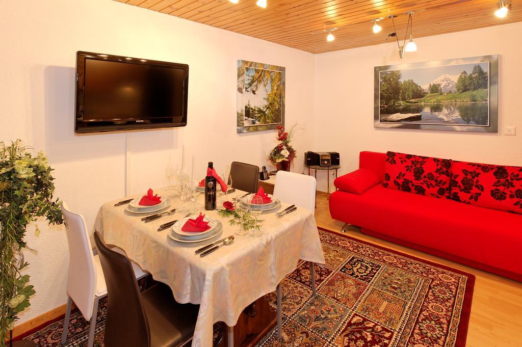 Haus Waldheim Grachen Apartment Стая снимка